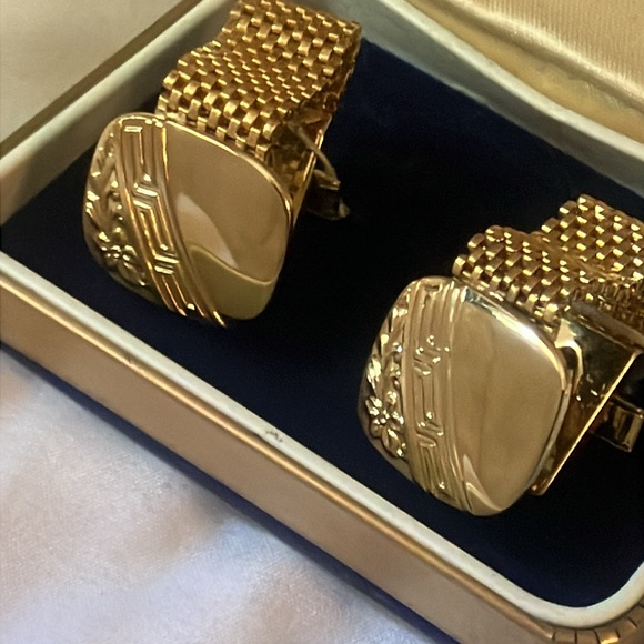 Gold Cuff Links - Picture 3 of 8